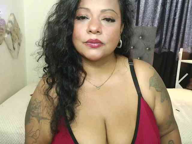 JoanaQueens webcam