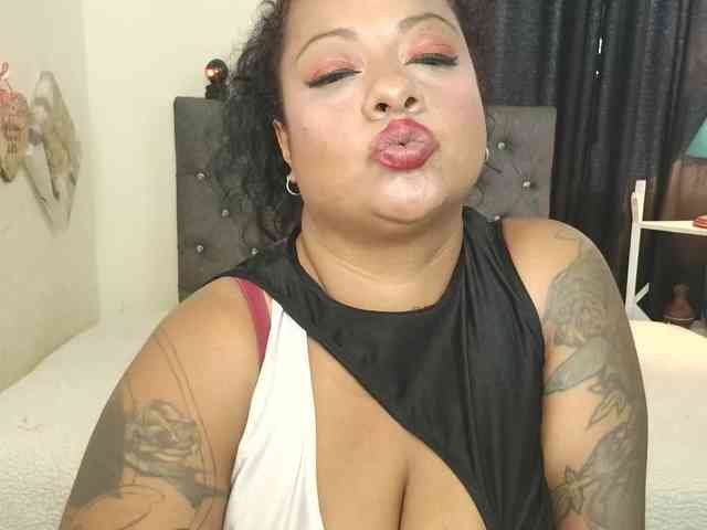 JoanaQueens webcam
