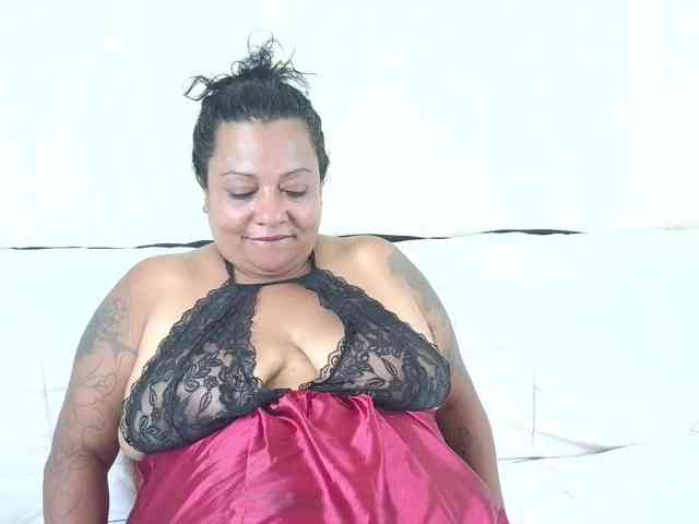 JoanaQueens webcam