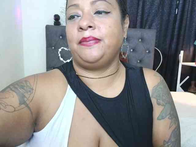 JoanaQueens webcam