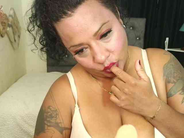 JoanaQueens webcam