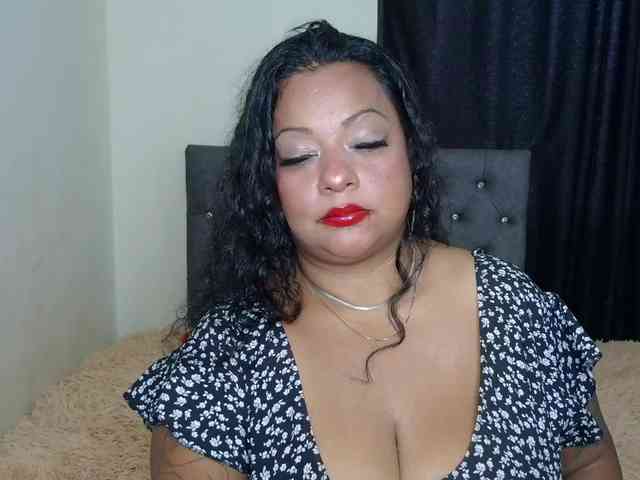 JoanaQueens webcam
