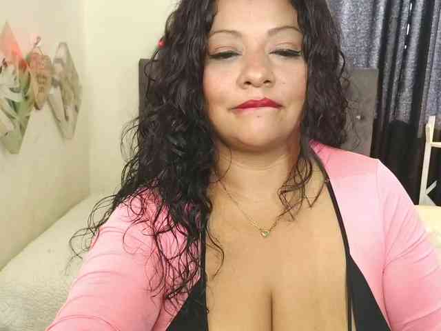 JoanaQueens webcam