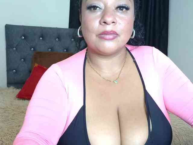 JoanaQueens webcam