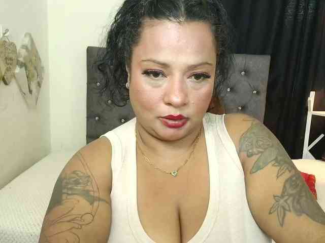 JoanaQueens webcam