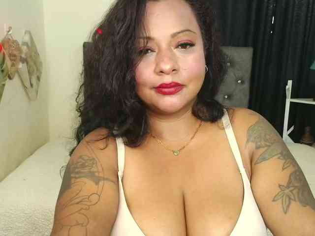 JoanaQueens webcam