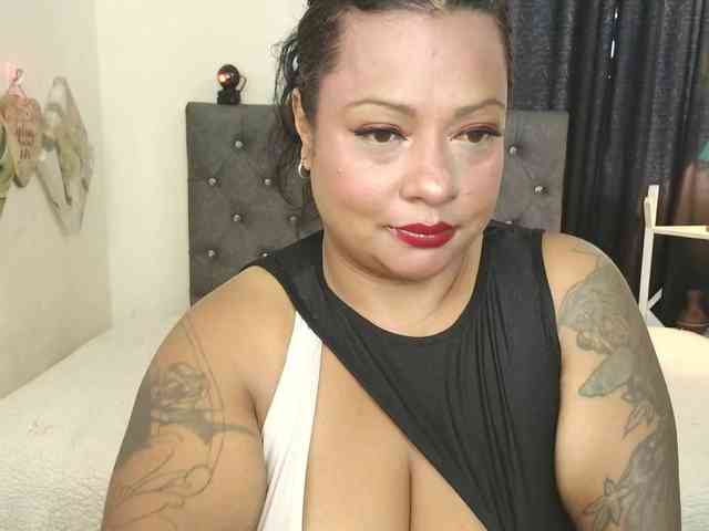 JoanaQueens webcam