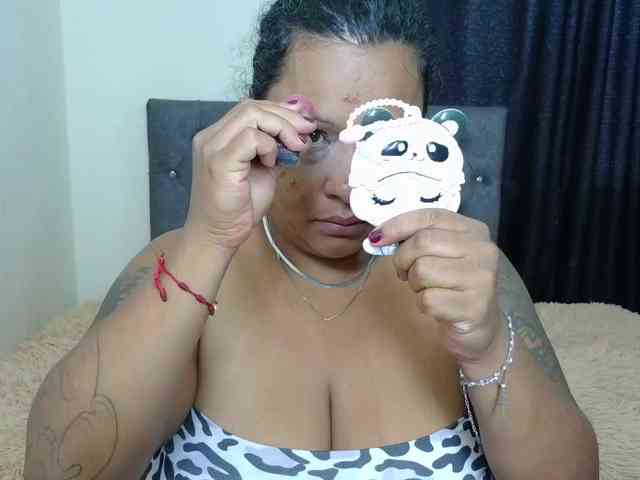 JoanaQueens webcam