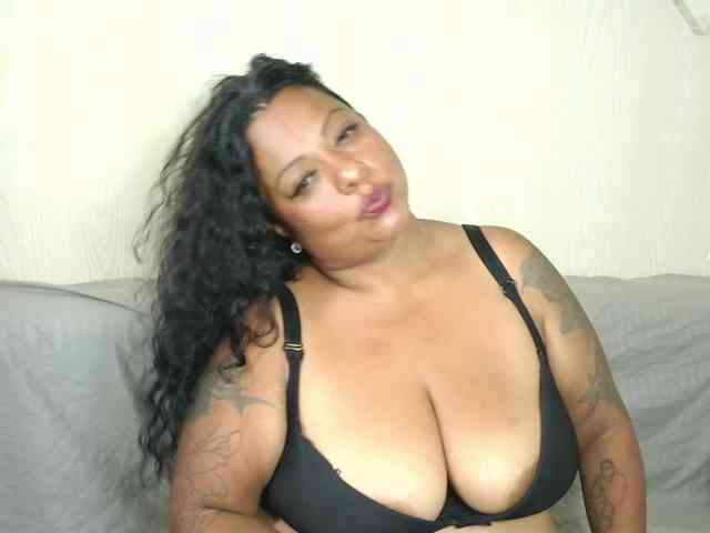JoanaQueens webcam