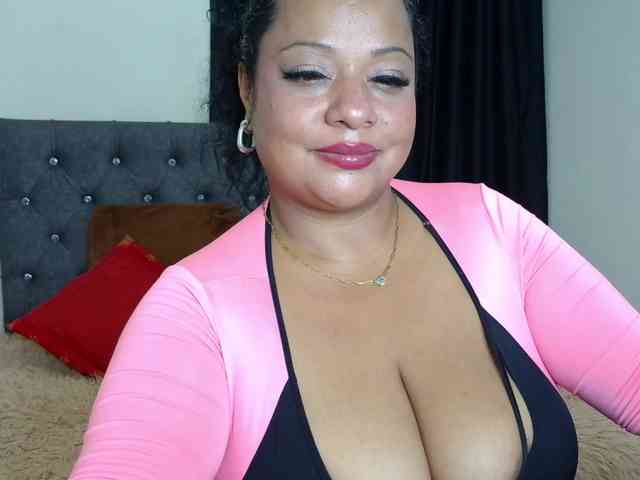 JoanaQueens webcam