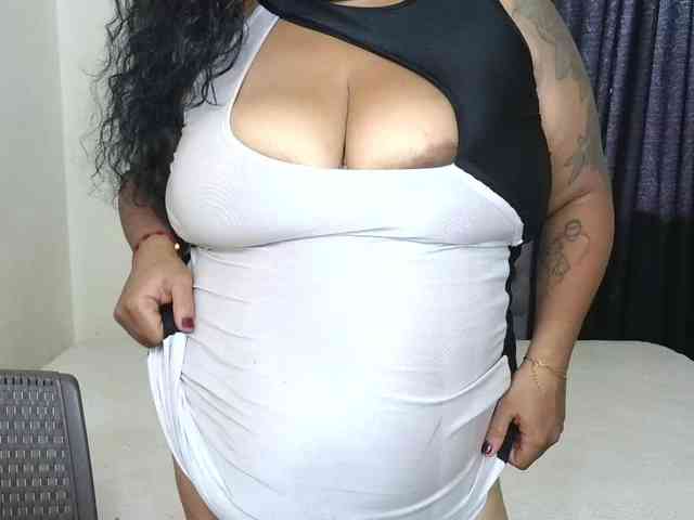 JoanaQueens webcam