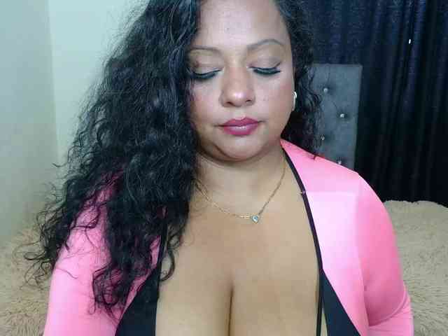 JoanaQueens webcam