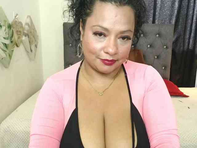 JoanaQueens webcam