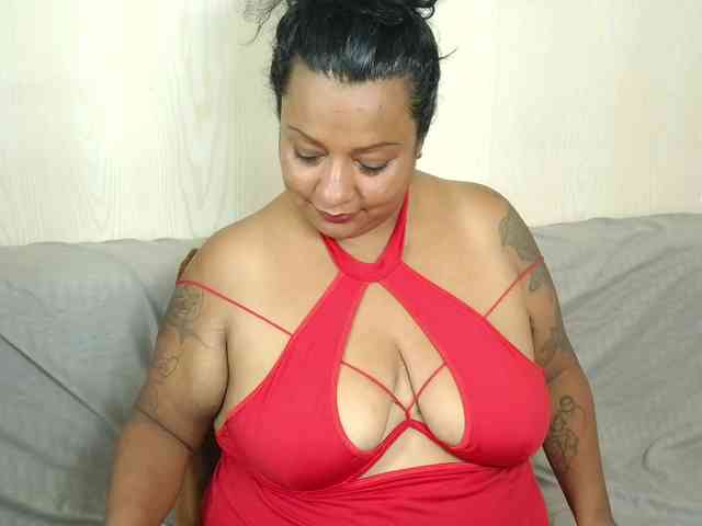 JoanaQueens webcam