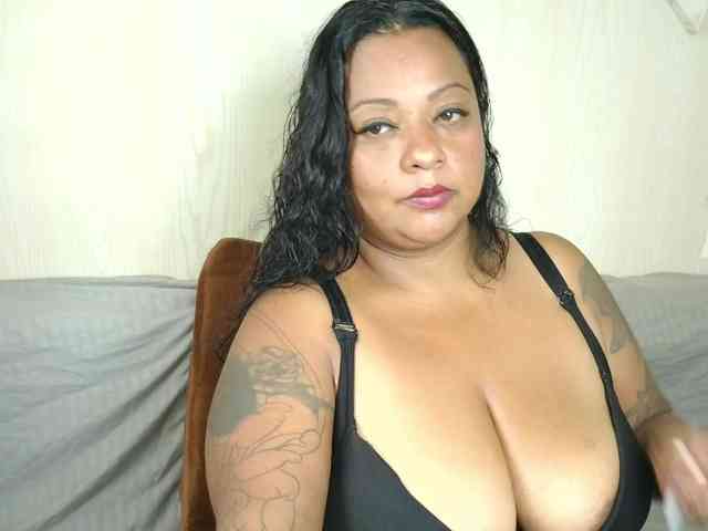JoanaQueens webcam