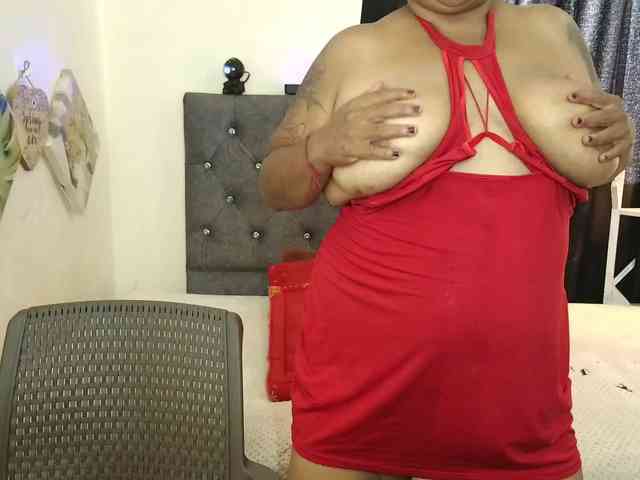 JoanaQueens webcam