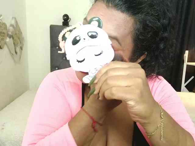JoanaQueens webcam