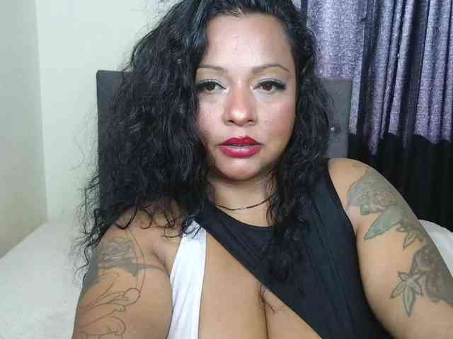 JoanaQueens webcam
