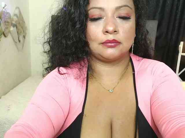 JoanaQueens webcam