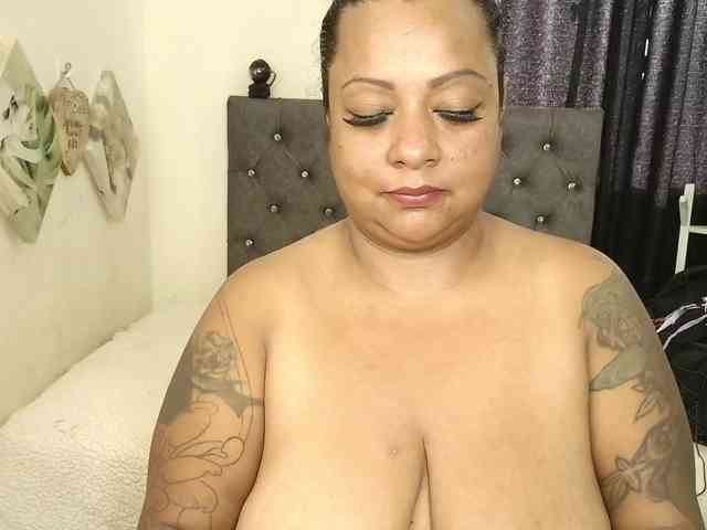 JoanaQueens webcam