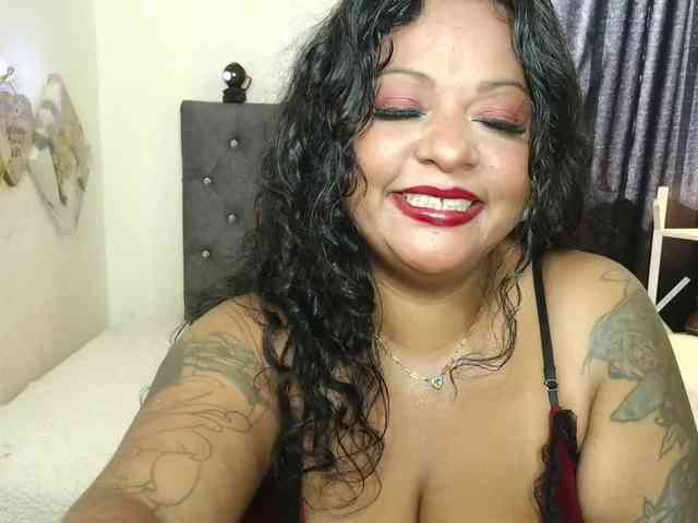JoanaQueens webcam