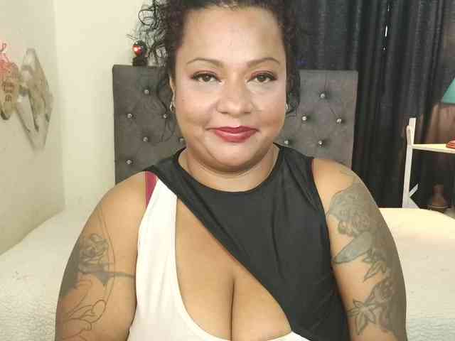 JoanaQueens webcam