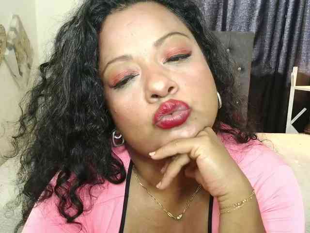 JoanaQueens webcam