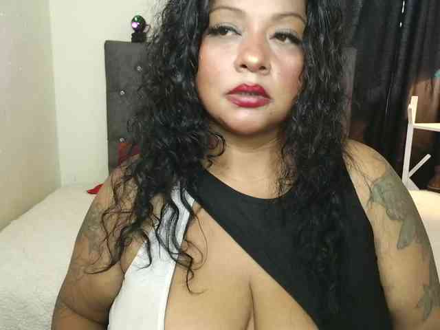 JoanaQueens webcam