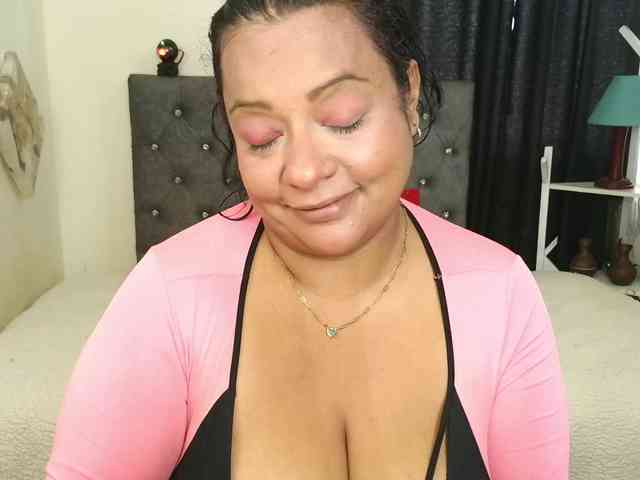 JoanaQueens webcam