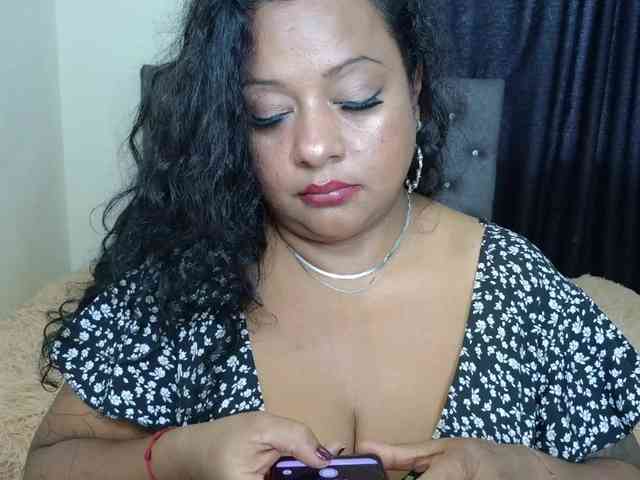 JoanaQueens webcam