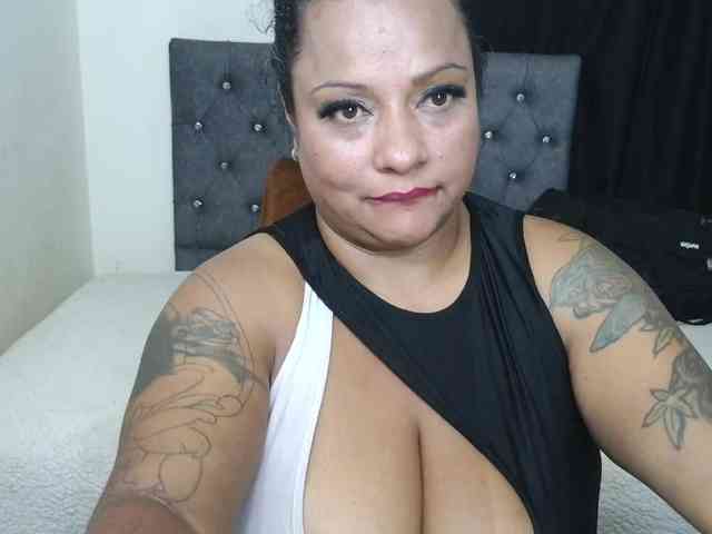 JoanaQueens webcam
