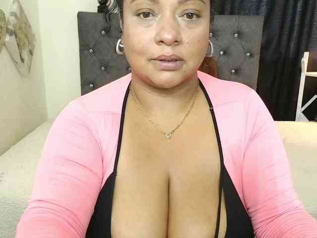 JoanaQueens webcam