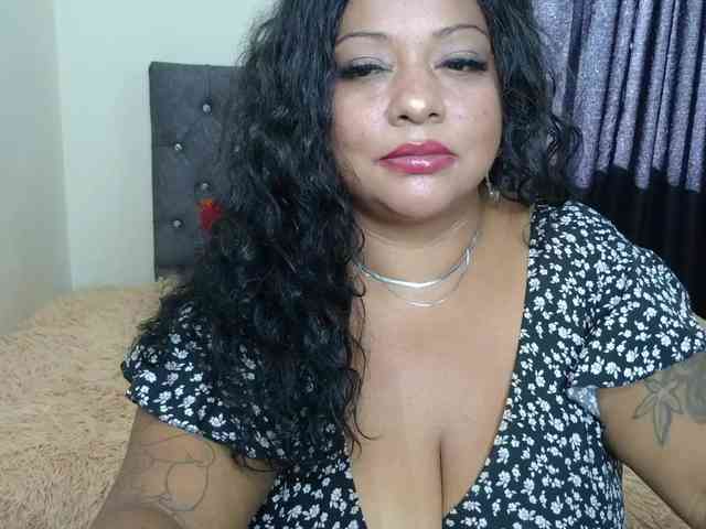 JoanaQueens webcam