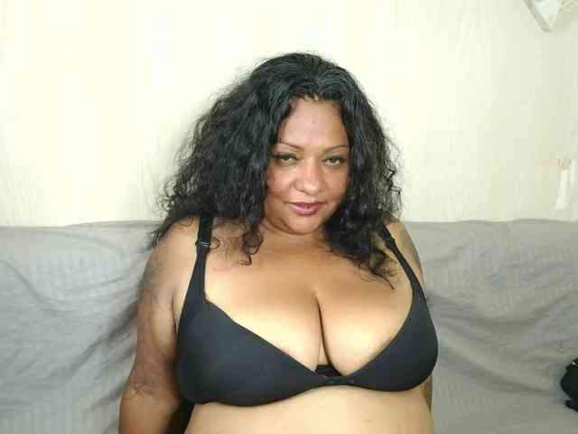 JoanaQueens webcam