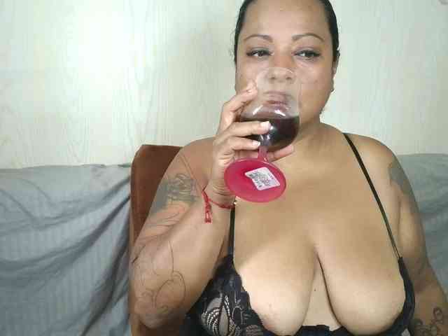 JoanaQueens webcam