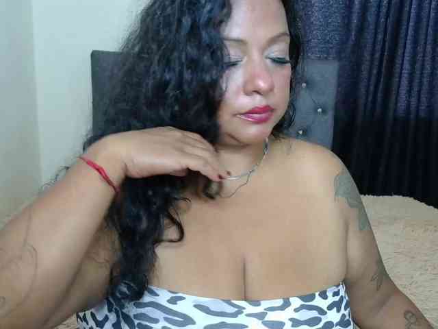 JoanaQueens webcam