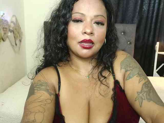JoanaQueens webcam