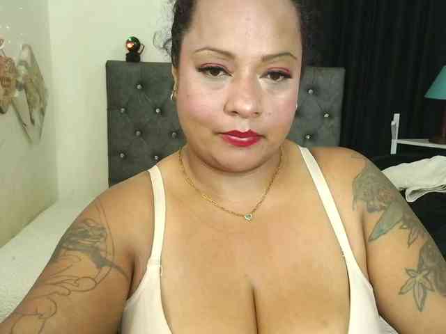 JoanaQueens webcam