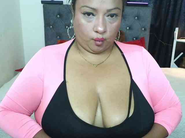JoanaQueens webcam