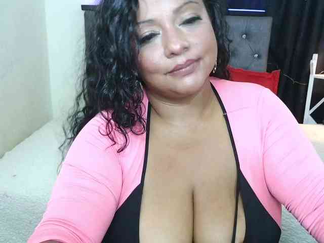 JoanaQueens webcam