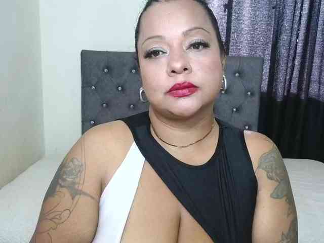 JoanaQueens webcam
