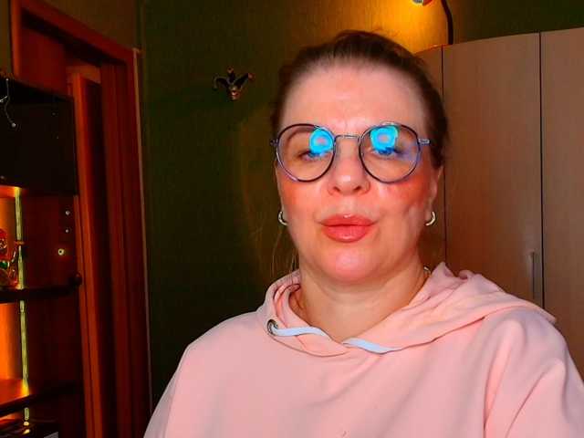 Veronika_Gold live cam preview