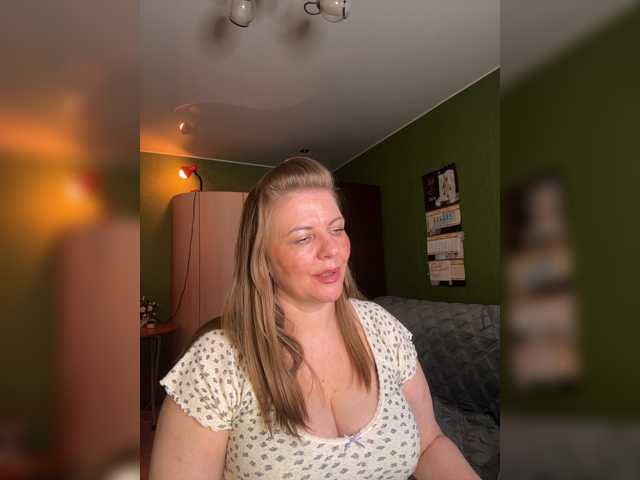 Veronika_Gold live cam preview