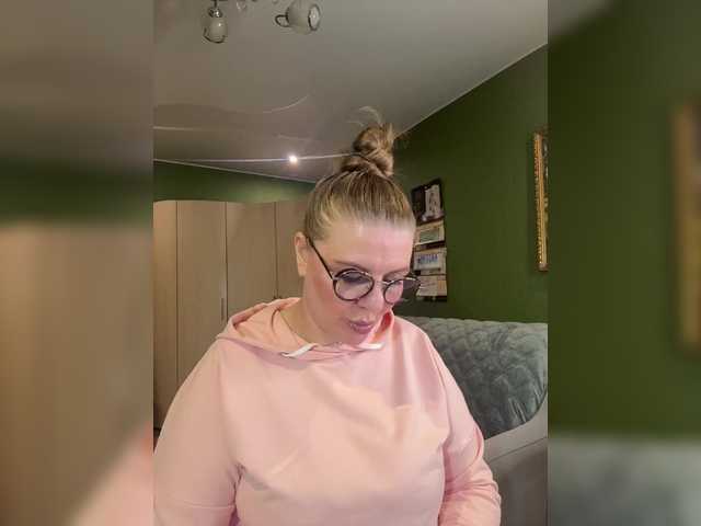 Veronika_Gold live cam preview