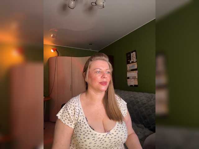 Veronika_Gold live cam preview