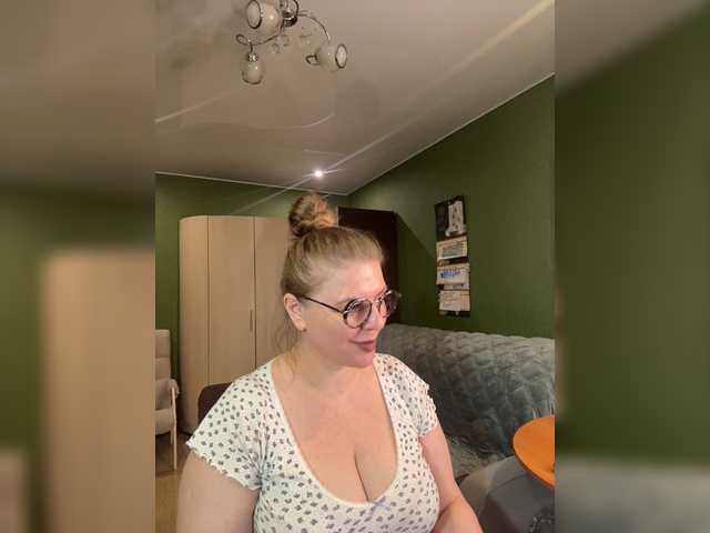 Veronika_Gold live cam preview