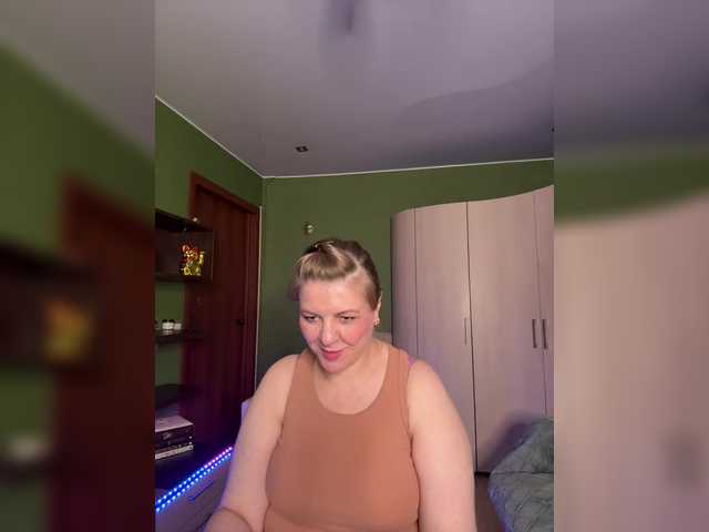 le modèle Veronika_Gold est en webcam porno dans un show sur le site bongacams, il possède les tags suivants: White/Caucasian,Blonde,Shaved