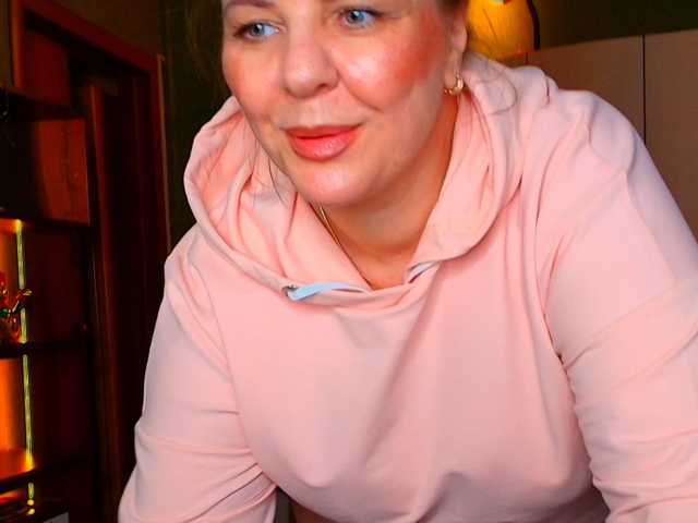 Veronika_Gold live cam preview