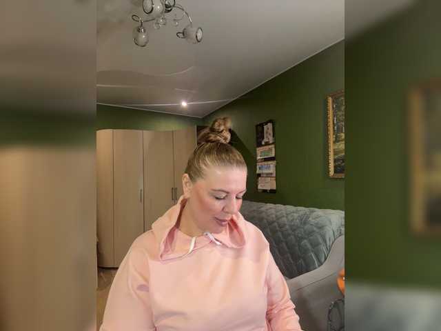 Veronika_Gold live cam preview