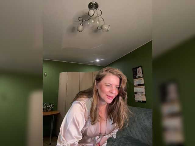 Veronika_Gold live cam preview